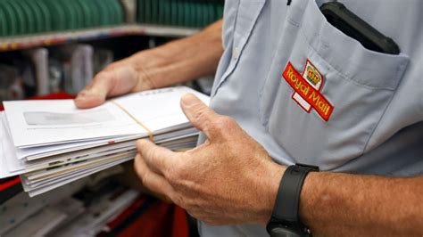 Czech billionaire offers to buy all Royal Mail staff shares .